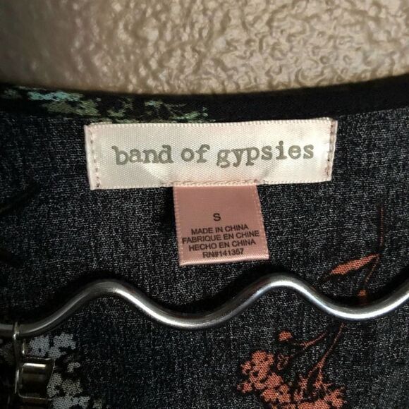 Band of Gypsies Black Floral Long Sleeve Romper - Picture 4 of 5